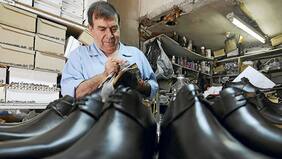 Zapato roto: ¿Quién repara la industria del calzado en Chile?