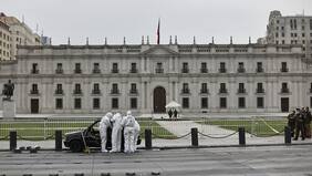 Reportan que conductor de vehículo que se incendió frente a La Moneda sería hermano de empresario asesinado en Concón