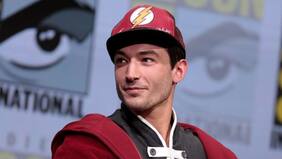 “Una mala influencia y un peligro”: actor Ezra Miller fue acusado de suministrar drogas a menor