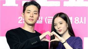 Park Jung Min revela que le hubiera gustado grabar más escenas románticas con Jisoo en Newtopia