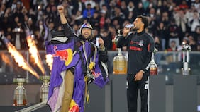 Sebastián “Ardilla” Álvarez sorprendió en la presentación de Vozinha al aterrizar en el Monumental con su camiseta