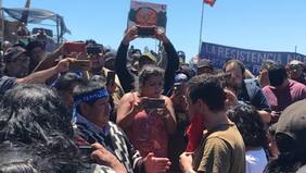 "Busquemos justicia": Padre de Camilo Catrillanca recibió a familia de PDI asesinado