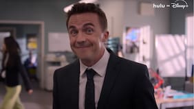 Malcolm se quiere mantener lejos de su familia en el tráiler oficial de su regreso