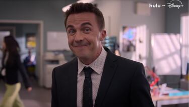 Malcolm se quiere mantener lejos de su familia en el tráiler oficial de su regreso