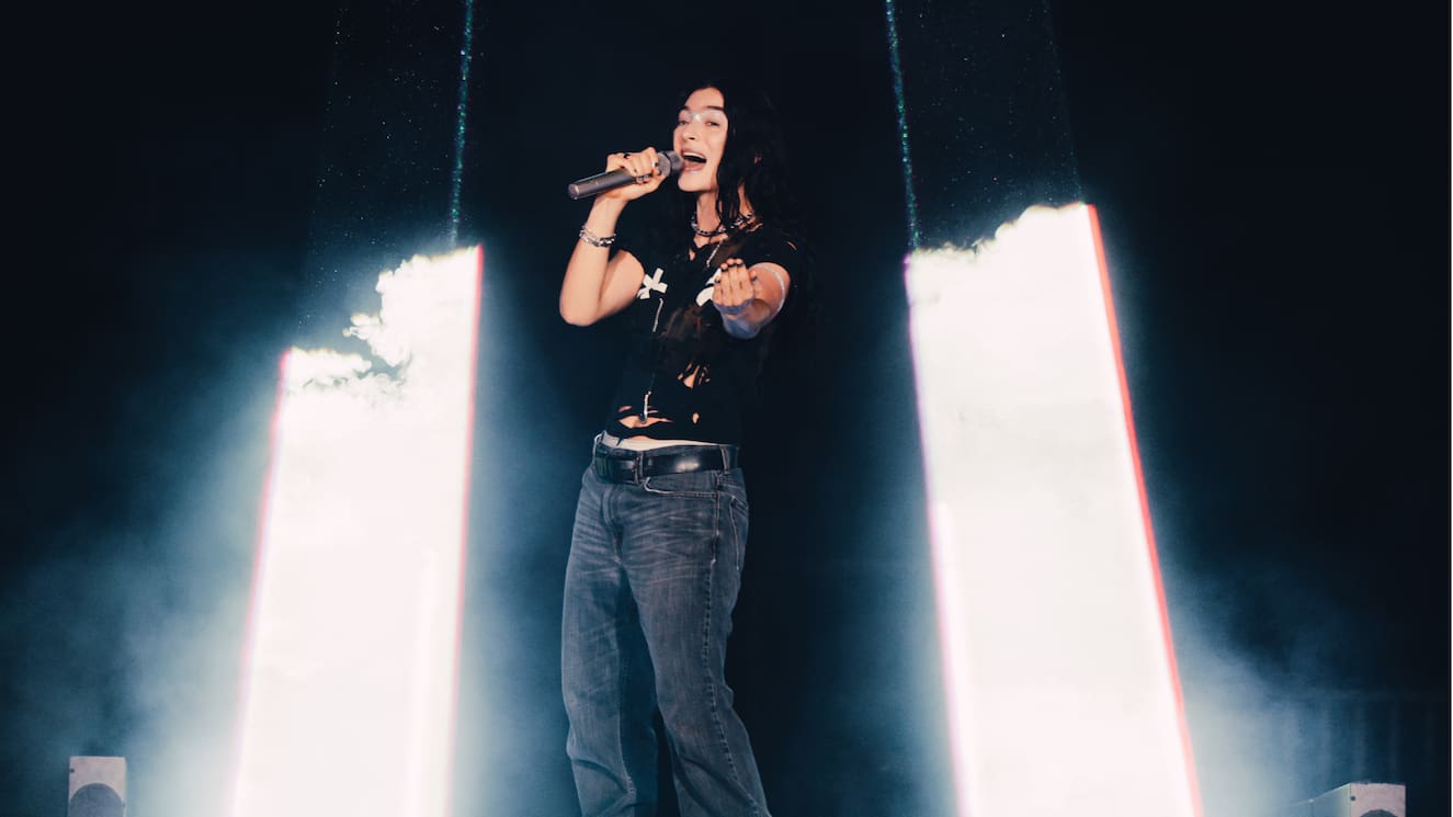 Lorde celebra su cuarta vez en Chile: pop interno y confesiones personales en el Lollapalooza