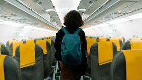 ¿Vas a viajar por primera vez? Estas son las cosas que jamás debes hacer durante un vuelo