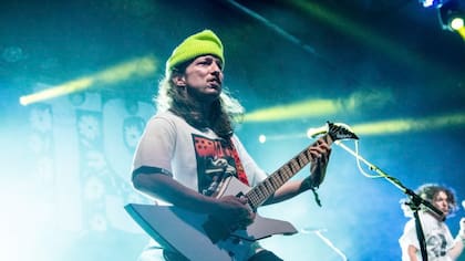 Brady Ebert, exguitarrista de Turnstile, fue acusado de intento de asesinato contra el padre del vocalista de la banda