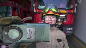 Bombera perdió su celular en medio de un incendio: lo llamó y seguía funcionando