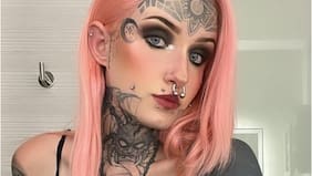 Tiktoker denuncia que no puede conseguir trabajo debido a sus tatuajes