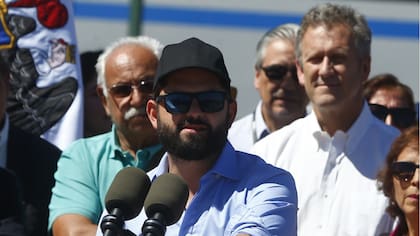 “No anda nada solo”: Boric respalda a ministro Muñoz en medio de crisis por cable y sanción de Estados Unidos