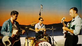 LA LOM debuta en Chile con su hipnótica propuesta instrumental