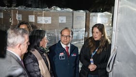 Chile envía tercer vuelo con ayuda humanitaria a Venezuela tras terremotos: 35 mil vacunas, kits de higiene y cajas de alimentos