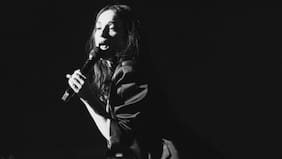 St.Vincent en el Caupolicán: nadando sobre fuego