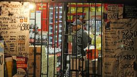 Carretes le dan botellazo a las botis