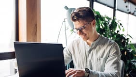 España ofrece puestos de teletrabajo para extranjeros: revisa cómo postular a los cargos