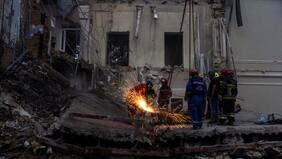 “Los rusos están atacando a nuestros hijos”: médicos protegieron los cuerpos de niños durante ataque ruso a hospital infantil