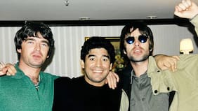 El día en que Oasis estuvo de fiesta con Maradona en Buenos Aires