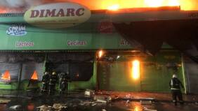 Millonarias pérdidas: incendio afectó a locales de Lo Valledor