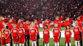 La Roja femenina emocionó al mundo con bella campaña contra el cáncer de mama
