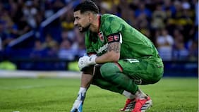 Gabriel Arias vivió una noche negra en Rosario: recibió pifias y salió en muletas del estadio