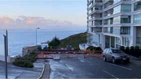 Turistas visitan los socavones en Reñaca: Carabineros confirmó que ha denunciado a 24 personas