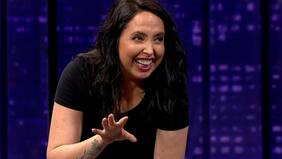 "Abre la puerta el carabinero y me dice 'a ver, páseme la pata'. Me saca el zapato y el carabinero así, arrodillado, haciéndome masaje...", relata Chiqui Aguayo