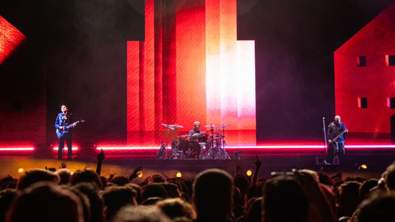 Busco calor en esa imagen de video: con Gustavo Cerati modo virtual Soda Stereo emociona en su regreso a Chile