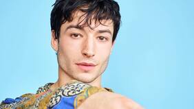 Una pistola, un chaleco antibalas y una pérdida de contacto con la realidad: el caos del actor Ezra Miller