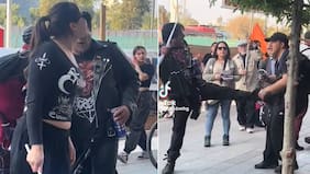 “¡Aguante, Kast, conch...!”: adherentes de Jeannette Jara sufren insultos y robo de bandera en plena Plaza Italia