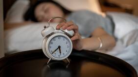 Experto explica los efectos negativos de los cambios de hora: “Tiene consecuencias fisiológicas”