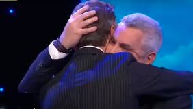 "(En Canal 13) Les molesta el doble estándar de Viñuela, que se queda hasta tarde compartiendo, pasándolo bien, pero al otro día hace pedazos al programa...", afirman en panel de farándula