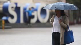 Sistema frontal llega esta semana a la Región Metropolitana: Revisa cuándo lloverá en Santiago