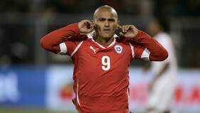 Cuál fue el saludo que la FIFA le dio al Chupete Suazo por su cumpleaños número 43