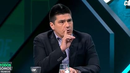 “A mí me tocó jugar cuando se murió mi papá”: Toby Vega barre el piso con jugador que se “habría bajado” de La Roja