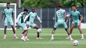 Los tuvieron que separar: jugadores de Panamá casi se van a los combos antes de su último partido en el Mundial