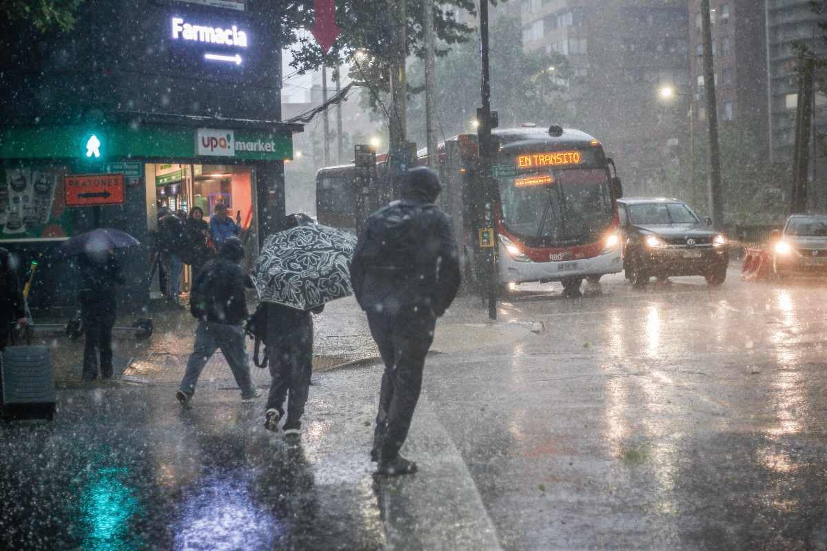 Minsal declara Alerta Sanitaria en toda la Región Metropolitana ante pronóstico de nuevas lluvias y riesgo de aluviones