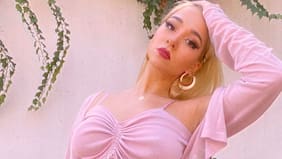 "Una princesa súper empoderada, con un escote gigante, perreando en un lugar habitado por hombres, que es el fútbol y el Monumental...": Princesa Alba explica su concepto artístico