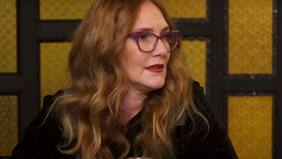 "Llegar a Chile el '82 fue traumático... Llegamos a vivir a la casa de mi abuela y ahí mi vieja empieza a sacarse la cresta y media para mantenernos a nosotros cuatro...", recuerda Cata Pulido