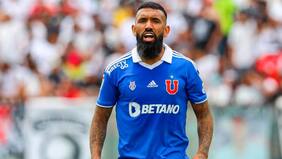 “Repudio total...”: Ronnie Fernández responde tras polémico canto de barristas de la UC quienes no respetaron homenaje a Leonel Sánchez