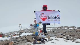 Julio Soto conquista el Aconcagua: con una sola pierna y sin prótesis alcanzó la cumbre para marcar un hito mundial