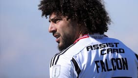 “Es una locura” y “no me parece”: Maxi Falcón furia por drástico castigo a hinchas de Colo Colo tras desórdenes en la Supercopa