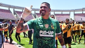 “No me llegaron al arco”: Mono Sánchez respondió con ironía a cuestionamientos de Felipe Gutiérrez