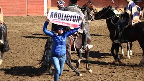 El miedo de Eliana Albasetti: denuncia amenazas contra ella y su hija tras funa a rodeo