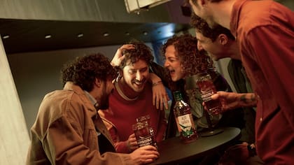 Frente al avance de la IA: reconocida marca lanza campaña enfocada en las conexiones humanas