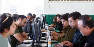 Votantes se excusan en comisarias