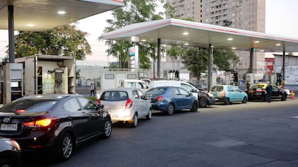 Abril registrará nueva alza en bencinas de más de $35 pesos y en mayo el precio seguirá subiendo