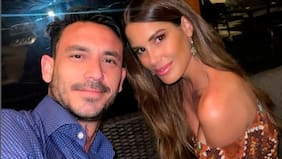 "Si a Mauricio Pinilla no le gusta la farándula, y se mete con una chiquilla que está siempre en el ojo del huracán, que fue pareja de Mauricio Isla...", comenta el periodista Luis Sandoval