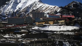 Impacto por alud de barro en mina El Teniente: un trabajador fue rescatado y otros dos esperan ser evacuados