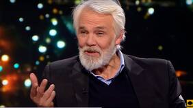 "Empiezan a bajar todas las mujeres a besuquearme y el autógrafo y todo. Y se fue a las pailas la escena...", recuerda Fernando Kliche sobre las grabaciones de Marrón Glacé El Regreso, en París