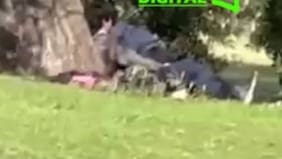 Ni por respeto a los niños: graban a joven pareja teniendo relaciones en parque educativo y generan indignación